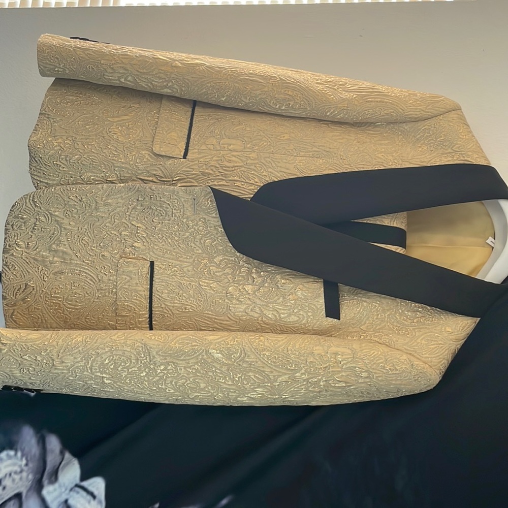 I want to sell this I wear it one time